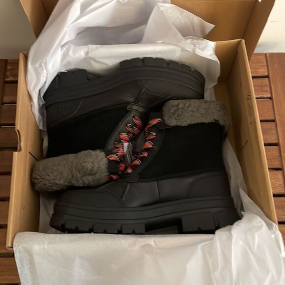 UGG Ashton Addie Boots Black US Women Size 8.5/UK 6.5/EU 39.5 - Picture 14 of 14